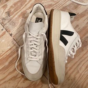 Men’s 10 V-12 Veja white and black sneakers